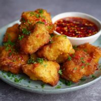 Kibbeling met pittige kruiden-chilisaus: ontdek de smaak!