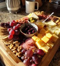 charcuterie board thanksgiving easy