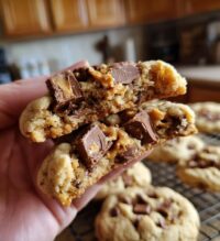 crumbl peanut butter reeses cookies