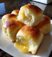 texas roadhouses rolls with honey cinnamon butter