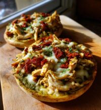 tuscan garlic chicken pita pizzas
