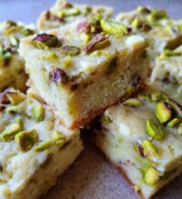 white chocolate pistachio blondies